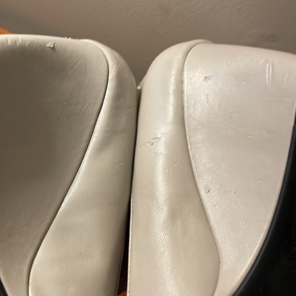 FLAWED Bandolino peep toe bow wedges taupe grey - Picture 9 of 10